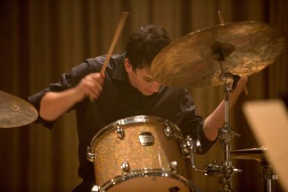 La película de apertura de Sundance apostó por una descripción implacable de cuánto puede costar obsesionarse con la genialidad. 'Whiplash' cuenta la historia de un joven percusionista de jazz que quiere llegar a ser un grande con las baquetas. Su mentor lo exprimirá al límite sin importarle las consecuencias que pueda tener para su vida. Damien Chazelle, joven realizador de 29 años, debuta con esta cinta.