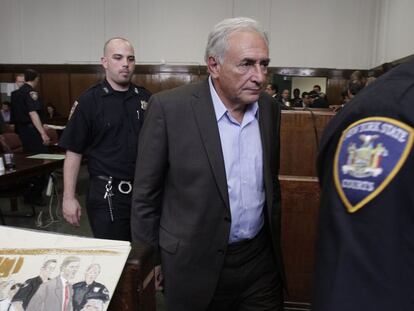 Espadas en alto en el caso DSK