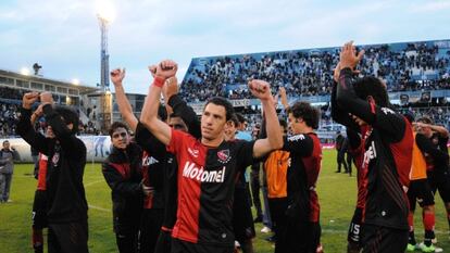 Los jugadores del Newell’s celebran un triunfo ante el Atlético de Rafaela.