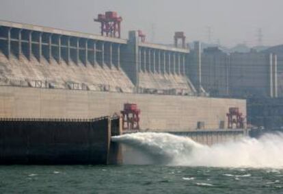 Presa Three Gorges en el río Yangtsé (Hubei, China).