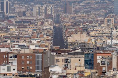 El episodio de contaminación es perceptible en Barcelona desde Montjuïc.