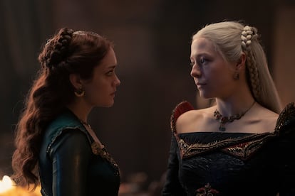 Olivia Cooke (izquierda) y Emma D'Arcy, en 'La casa del dragón'.