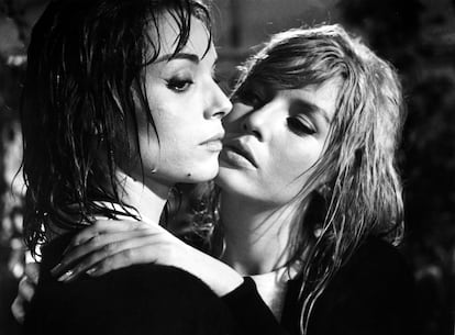 Elsa Martinelli y Annette Vadim Stroyberg en la película de Roger Vadim 'Sangre y rosas' (1960).
