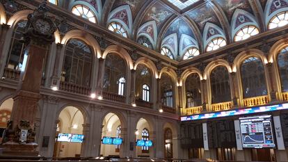 Patio de operaciones de la Bolsa de Madrid durante la sesión de hoy.