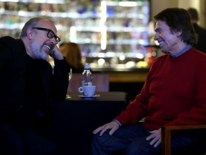 Alex de la Iglesia y Raphael, en el madrile&ntilde;o C&iacute;rculo de Bellas Artes.