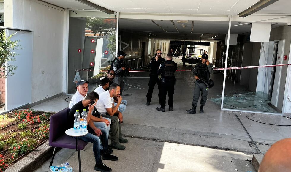 El hospital Soroka de Beersheva, en el sur de Israel, este jueves tras el ataque iraní.