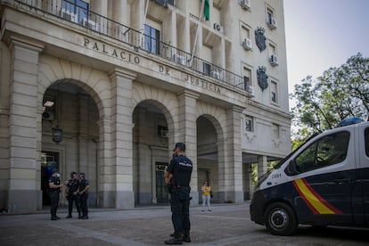 Detenido un concursante septuagenario por agredir sexualmente a dos mujeres a las que conoció en un programa de citas de Canal Sur