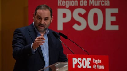 El ministro José Luis Ábalos, durante su intervención en el Comité Regional del PSOE de la Región de Murcia.