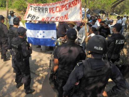 Campesinos hondure&ntilde;os reclaman la redistribuci&oacute;n de la tierra