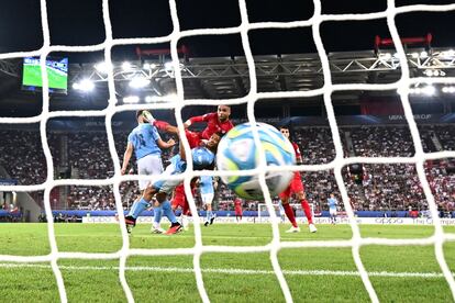 Fotografía tomada de detrás de la portería del Manchester City del gol de En-Nesyri.