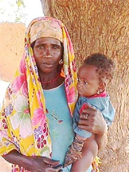 Safiya Husseini Tudu, con su hija.