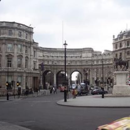 Un socio de Rosalía Mera abrirá un hotel de lujo frente al palacio de Buckingham