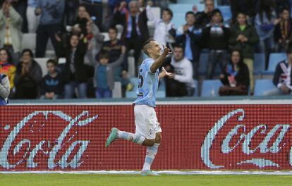 Insa celebra su gol, el primero del encuentro.