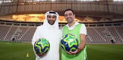 Xavi con Hassan alThawadi, secretario general del Mundial 2022