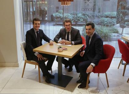 Pablo Casado, Alberto Núñez Feijóo y Juan Manuel Moreno, este domingo en Madrid.