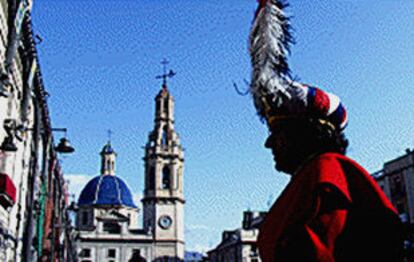 Participante en el desfile de la Gloria en Alcoy.