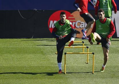 Villa y Koke en el entrenamiento previo a la vuelta de octavos de final de la Champions.