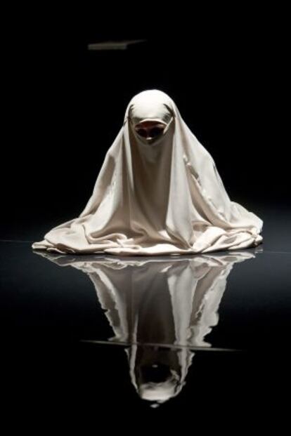Manta, coreografia de la tunisiana Héla Fattoumi que es podrà veure a la Fira Mediterrània.