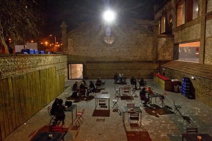 La Cantina del Matadero, escondida entre paredes de cemento y ladrillo.