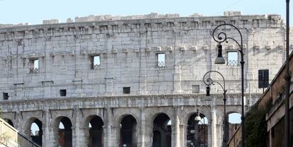 Vista del Coliseo de Roma tras la finaliación de la primera fase de restauración.