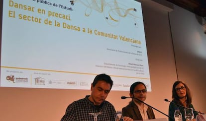Albert Moncusí, Miguel Tornedo y Carolina Ponce en la presentación del estudio 'Dansar en precari'.