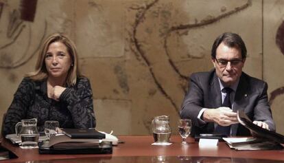 El presidente de la Generalitat, Artur Mas, y la vicepresidenta, Joana Ortega, en una reunión del Gobierno.