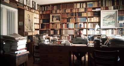 Julián Marías, en su casa de Madrid en 1977.