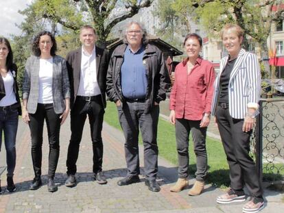 El coordinador general de EH Bildu, Arnaldo Otegi, entre Joan Tardá y Marta Rovira, ambos de ERC, el pasado abril en Ginebra.