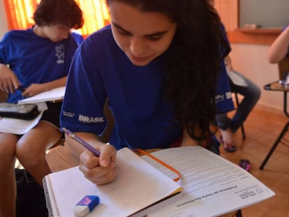 Alunos de escolas públicas participam de preparação especial para competições internacionais.