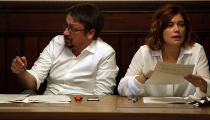 Xavier Domènech y Elisenda Alamany durante la reunión que mantuvo el lunes el grupo de Catalunya en Comú-Podem en el Parlament.