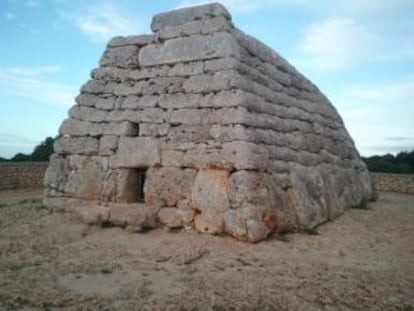 Monumento funerario de Naveta dels Tudons, en Menorca.