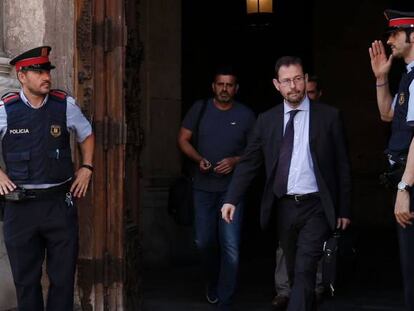 El fiscal Jos&eacute; Grinda durante una operaci&oacute;n en el Parlamento de Catalu&ntilde;a.