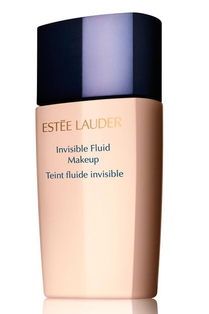 El nuevo Invisible Fluid Make Up de Estée Lauder tiene un acabado, como su propio nombre indica, invisible. Incorpora la tecnología IntuiTone, que mantiene unos contornos y una luz reales en el rostro. Es extremadamente ligero, no graso y deja sensación de "piel desnuda". Además, la variedad de tonos es muy amplia. Cuesta unos 30 euros.