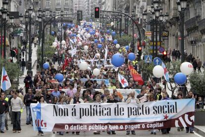 Miles de personas se han manifestado en Vigo para reivindicar los derechos de los trabajadores.