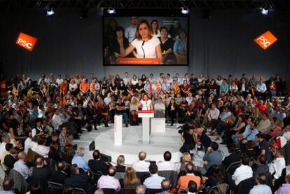 Carme Chacón en el acto de inicio de campaña en la localidad de Esplugues.