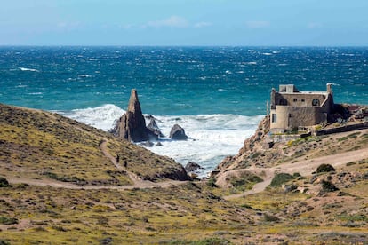 Arrecife de las Sirenas, junto al faro de Cabo de Gata. 