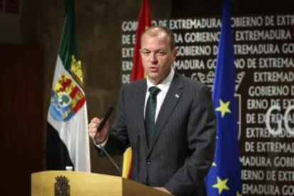 El presidente del Gobierno de Extremadura, José Antonio Monago, durante la rueda de prensa.