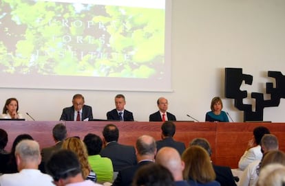 Mesa que ha presidido la inauguración del seminario sobre bioeconomía en Bilbao.