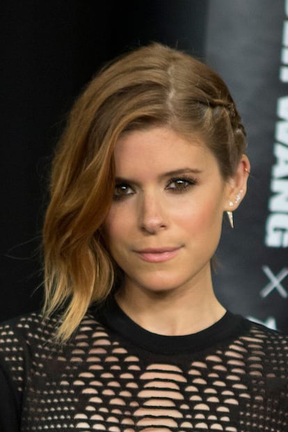 Trenzar uno de los laterales es una de las opciones más cómodas y efectivas, como demuestra Kate Mara, una asidua de la melenita.