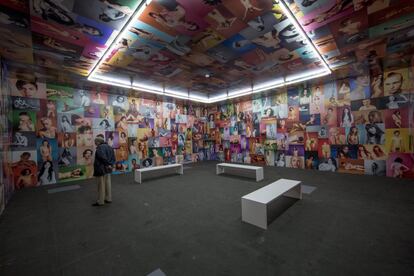 Instalación 'Yearbook' ('Anuario'), del artista estadounidense Ryan McGinley, expuesta en la feria Art Basel.