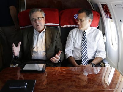 Jeb Bush y Mitt Romney en una foto de la campa&ntilde;a de 2012.