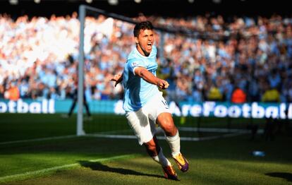 Ag&uuml;ero celebra un gol contra el United.