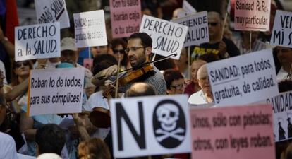 Protesta contra la privatizaci&oacute;n sanitaria en Madrid el 18 de agosto. 