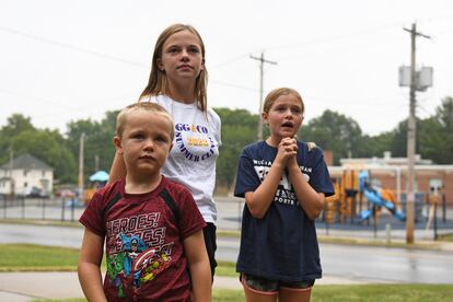 Hudson, 7, left, Callahan, 13, middle, and Keegan Pruente