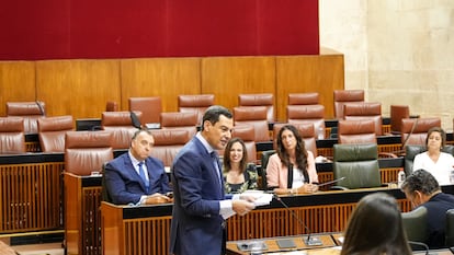 El presidente de la Junta de Andalucía, Juan Manuel Moreno, durante su intervención en la sesión de control durante el plante de los grupos de oposición por su ausencia de los plenos.
María José López / Europa Press
22/05/2025