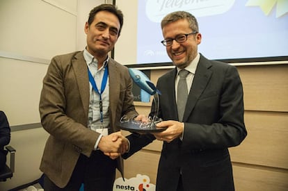 A la izquierda Valentín Fernández, director global de Alianzas y Nuevo Negocio de Telefónica Open Future_. A a su lado Carlos Moedas, comisario europeo de Investigación, Ciencia e Innovación.