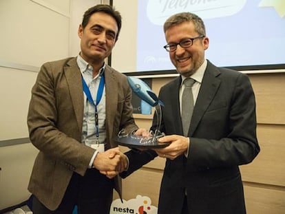 A la izquierda Valentín Fernández, director global de Alianzas y Nuevo Negocio de Telefónica Open Future_. A a su lado Carlos Moedas, comisario europeo de Investigación, Ciencia e Innovación.