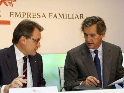 El presidente de Acciona, José Manuel Entrecanales (d), y el presidente de la Generalitat, Artur Mas (i), han intervenido hoy en Barcelona en la inauguración del XV Congreso del Instituto de la Empresa Familiar.