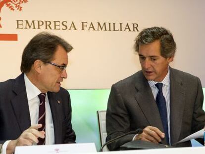 El presidente de Acciona, José Manuel Entrecanales (d), y el presidente de la Generalitat, Artur Mas (i), han intervenido hoy en Barcelona en la inauguración del XV Congreso del Instituto de la Empresa Familiar.