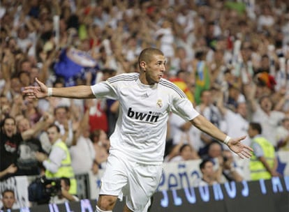 El delantero francés celebra un gol en el Santiago Bernabéu